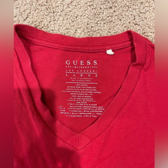 GUESS New York Men's Red Short Sleeve V-neck Shirt - Picture 2 of 7